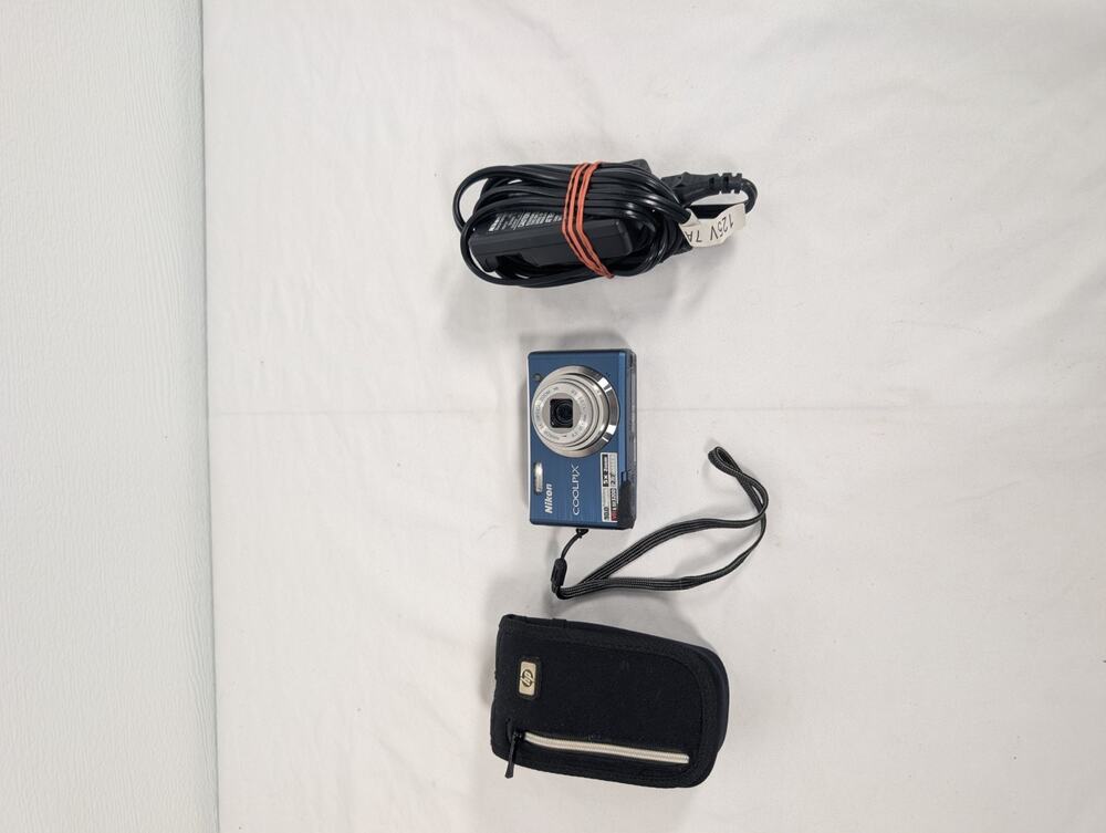 Nikon COOLPIX S560 Blue 10MP Digital Camera Charger Case Tested READ Door